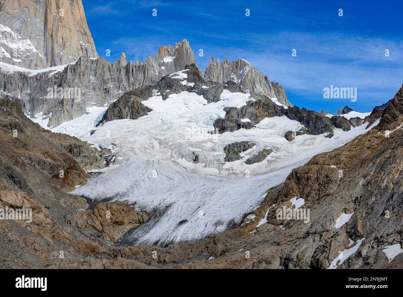 Vista aerea del Monte Fitz Roy e icefield - famoso punto di vista durante le escursioni a El Chaltén, Patagonia, Argentina Foto Stock