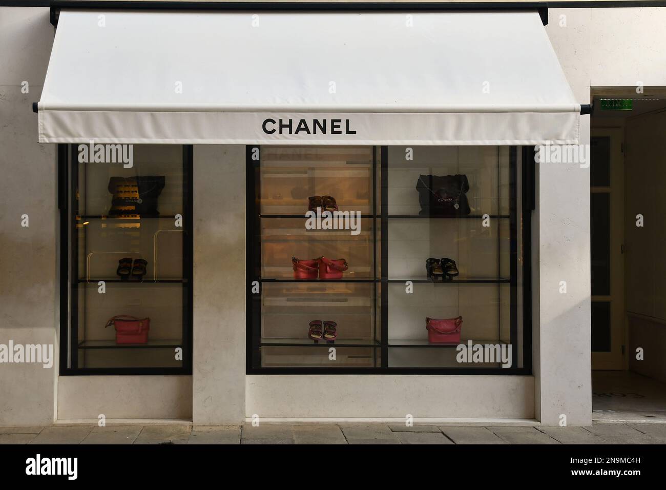 Il lussuoso fashion store Chanel nel sestiere di San Marco, Venezia, Veneto, Italia Foto Stock