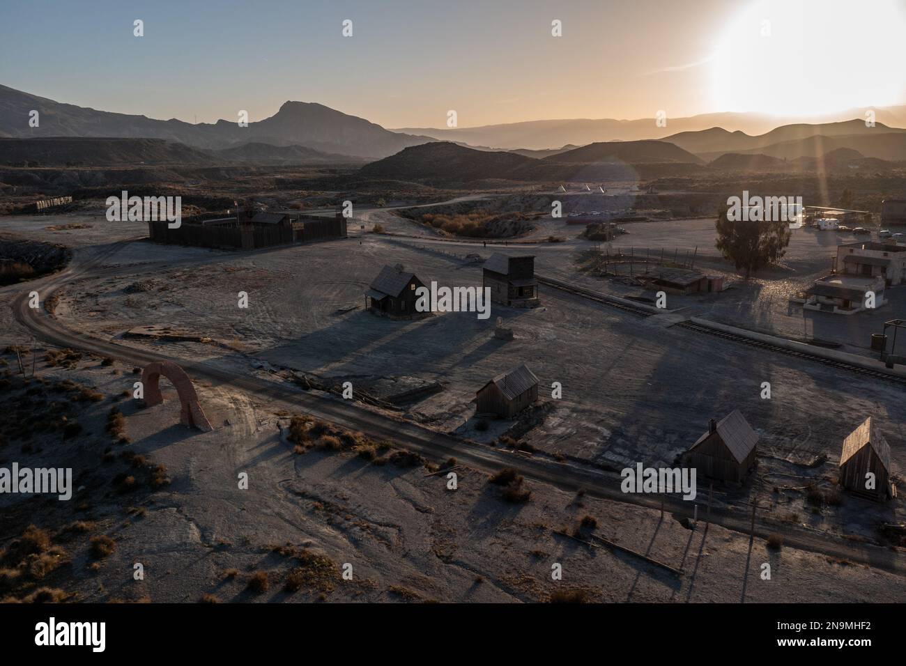 Vista del drone della città occidentale Fort Bravo nel deserto di Tabernas Andalusia Foto Stock