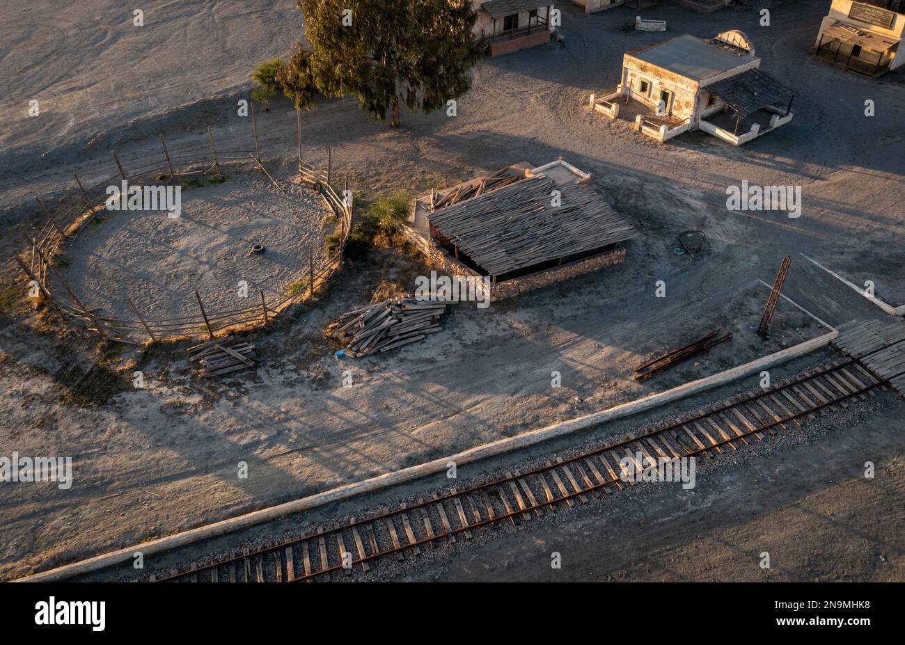 Vista del drone della città occidentale Fort Bravo nel deserto di Tabernas Andalusia Foto Stock