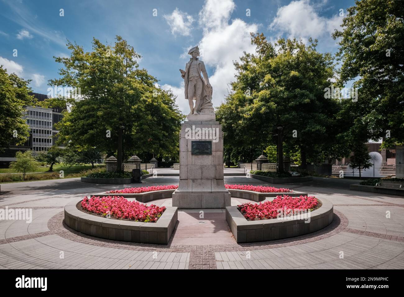 Christchurch, Nuova Zelanda - Dicembre 25th 2022: Una statua dell'esploratore James Cook si trova in Victoria Square a Christchurch, Nuova Zelanda. Il cuoco era t Foto Stock