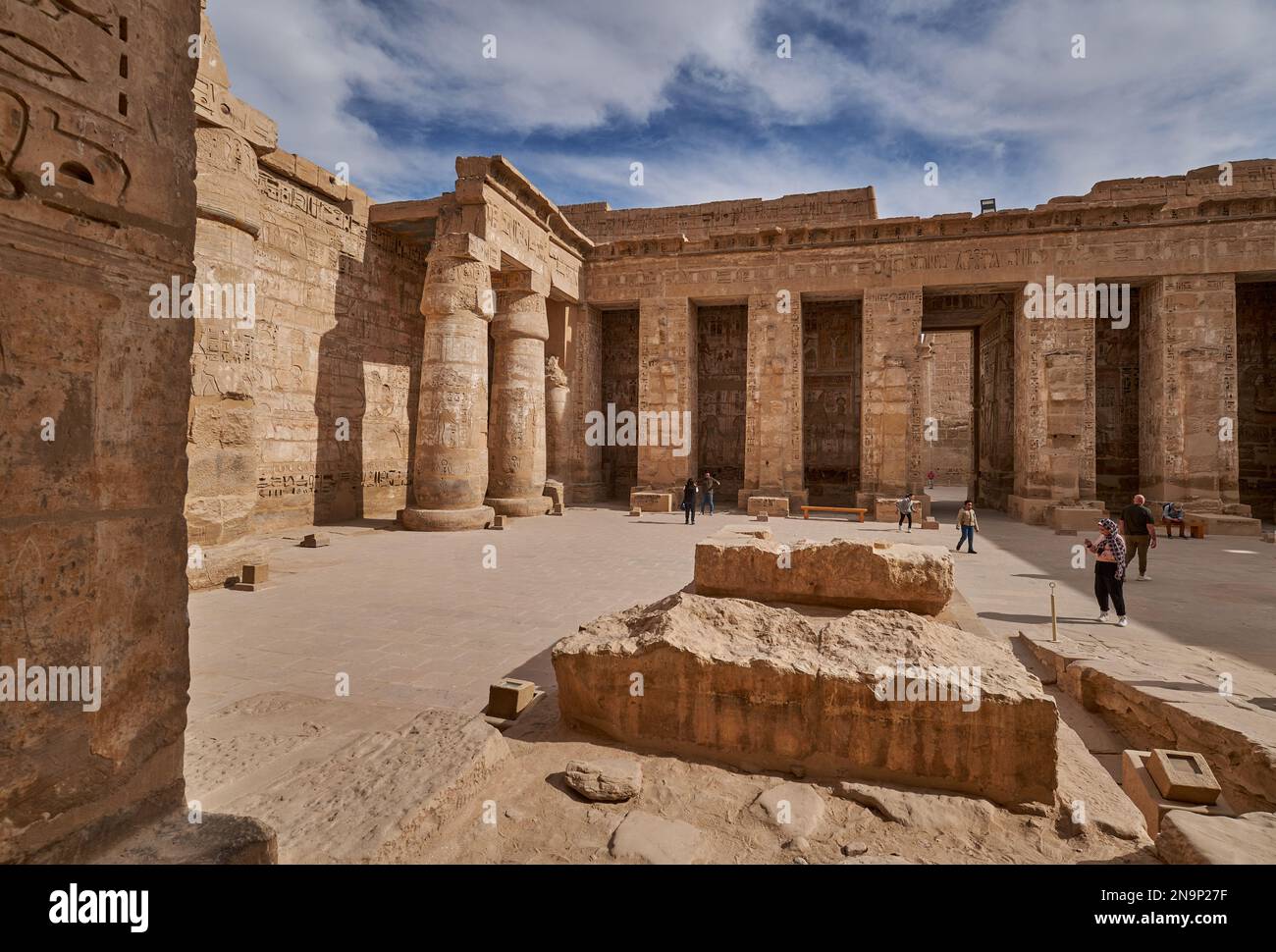 Tempio mortuario di Ramesse III a Medinet Habu a Luxor, Egitto Foto Stock