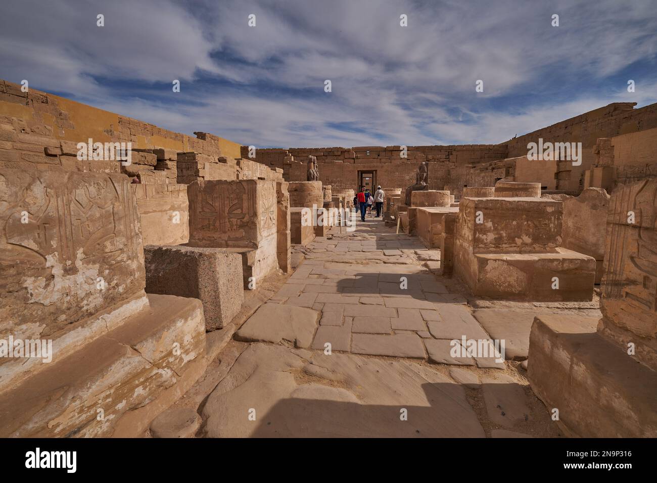 Geroglifici e colonne al Tempio mortuario di Ramesse III a Medinet Habu a Luxor, Egitto Foto Stock