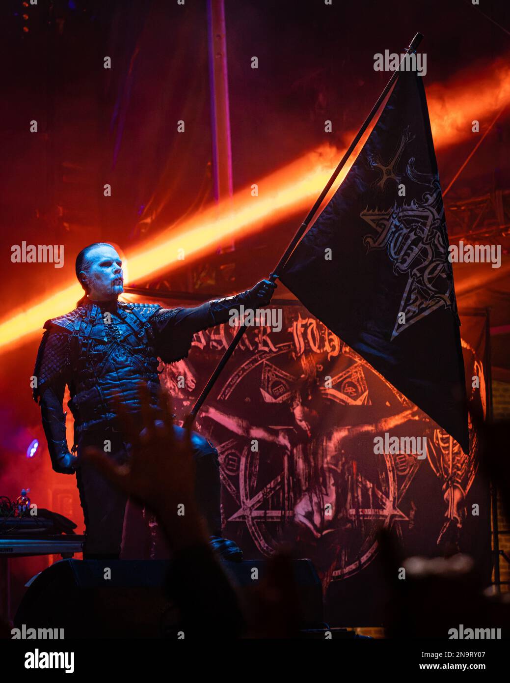 Un colpo verticale di Dark Funeral che si esibisce su Brutal Assault 2022 Festivall Foto Stock