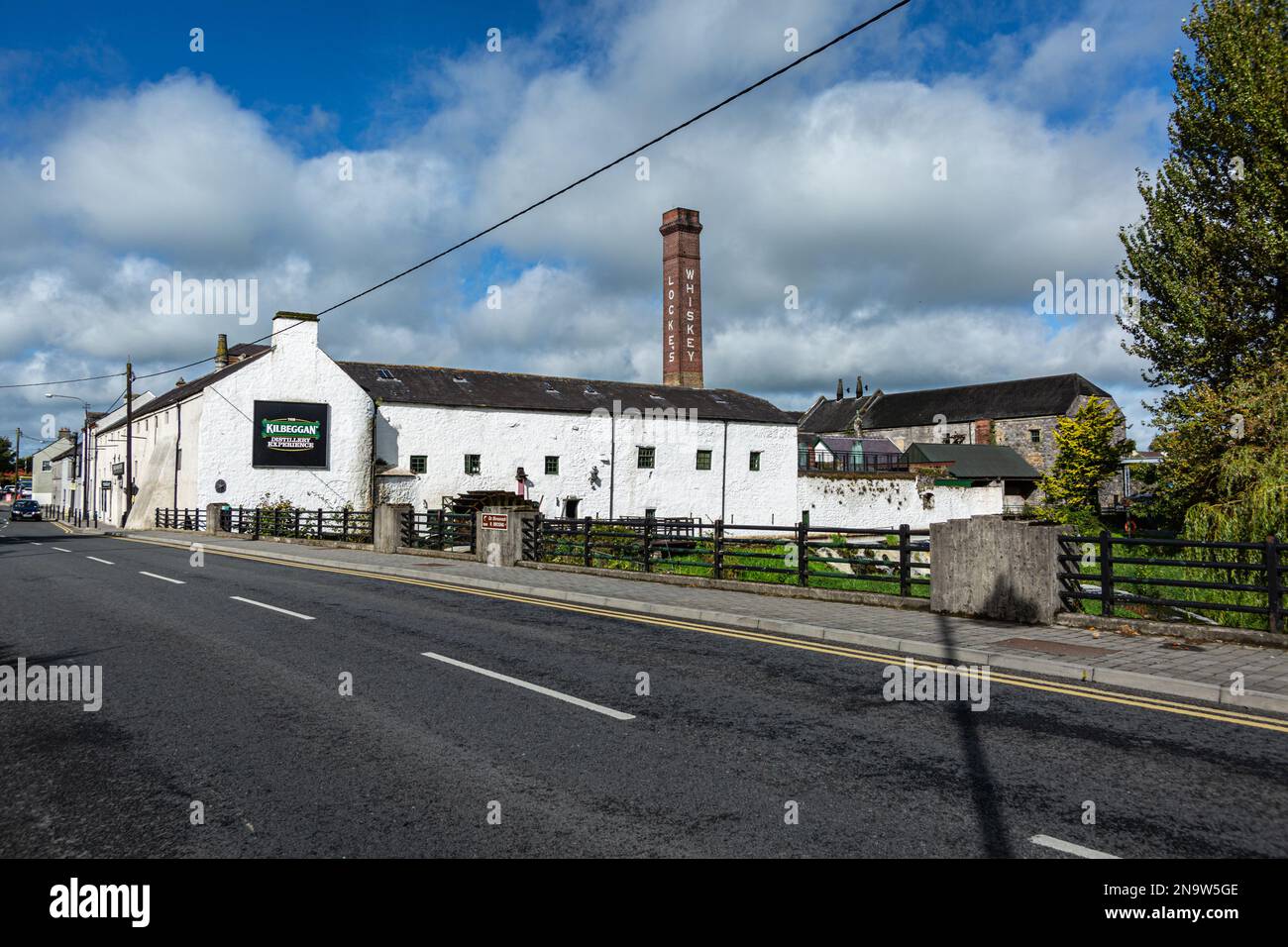 Fiume Brosna, Contea di Westmeath, Irlanda, distilleria Kilbeggan Foto Stock