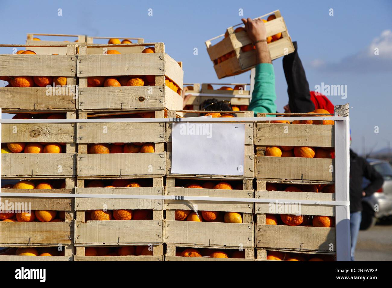 Scatole di arance, utilizzate per la battaglia di arance di Ivrea Foto Stock