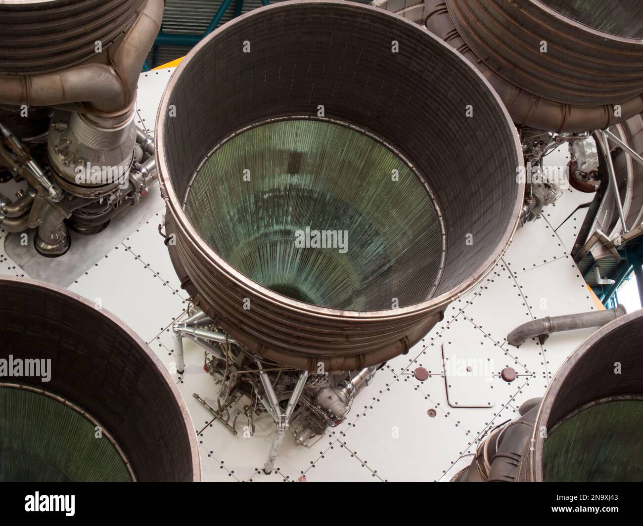 Primo piano del razzo Saturn V di 363 metri al Kennedy Space Center di Orlando, Florida; Orlando, Florida, Stati Uniti d'America Foto Stock
