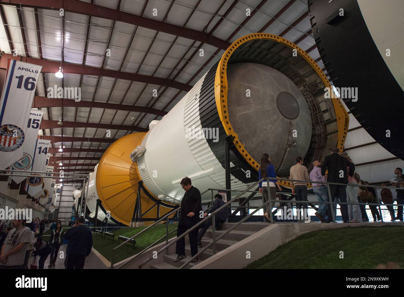 Saturn V Rocket, il più grande mai messo nello spazio, al Johnson Space Center di Houston, Texas; Houston, Texas, Stati Uniti d'America Foto Stock