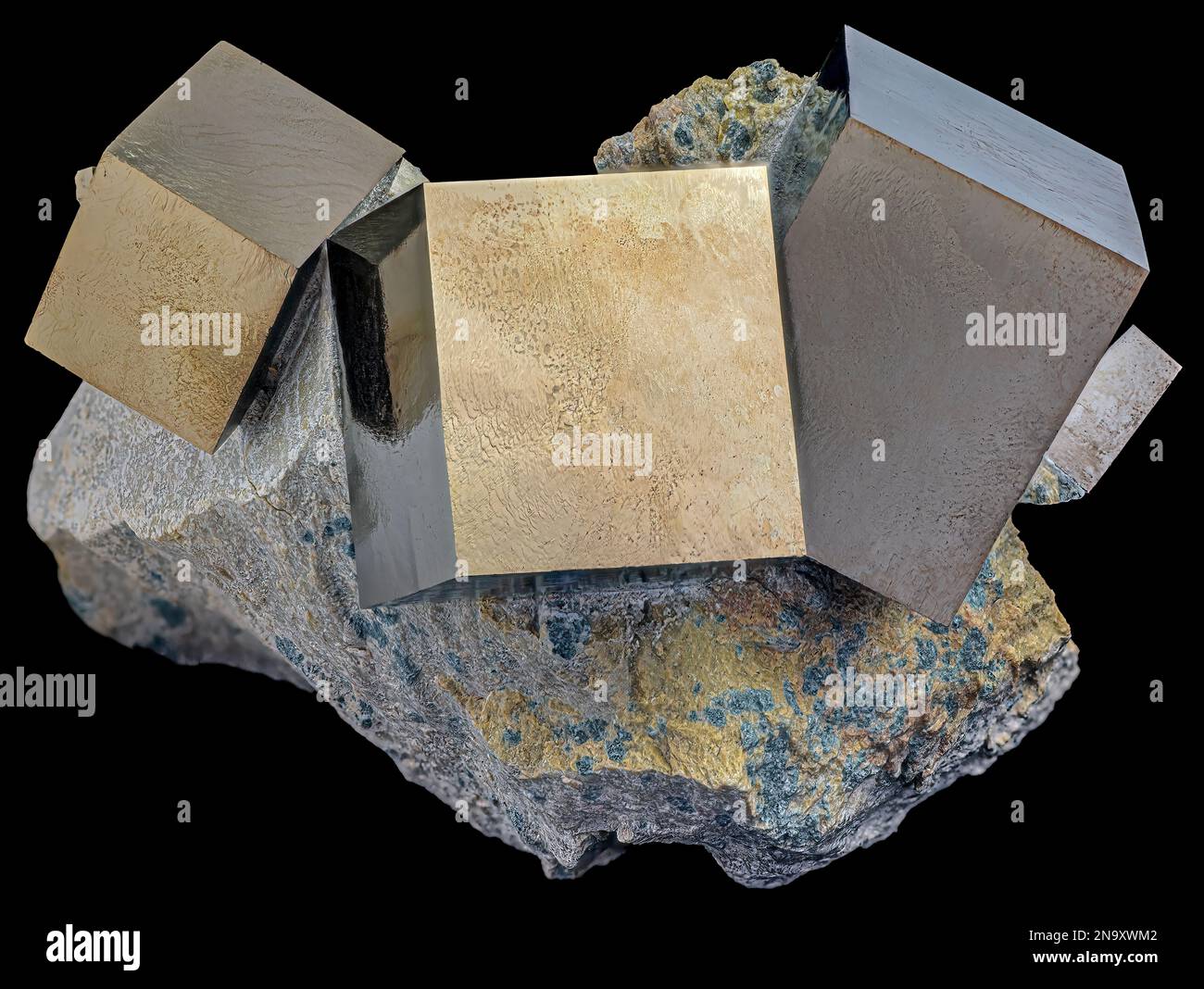 Cristalli di pirite cubica in matrice calcarea Ampliación a Victoria Mine, Navajún, la Rioja, Spagna Foto Stock