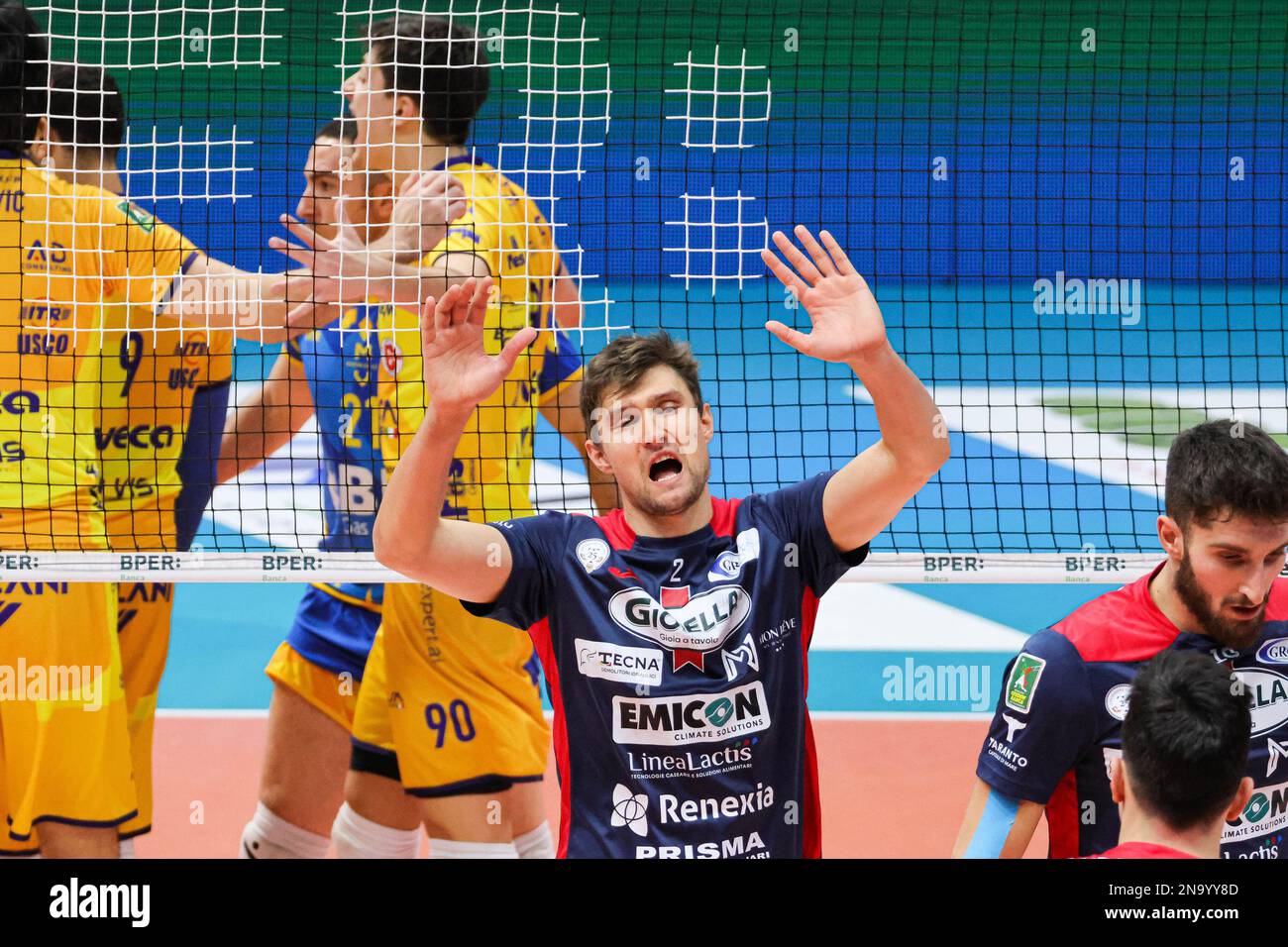 Modena, Italia. 12th Feb, 2023. Oleg Antonov (Valsa Group Modena) (Gioiella Prisma Taranto) in azione durante la partita del Campionato Italiano SuperLega Volley stagione 22/23 al Palapanini di Modena (Italia) Credit: Agenzia indipendente per le foto/Alamy Live News Foto Stock