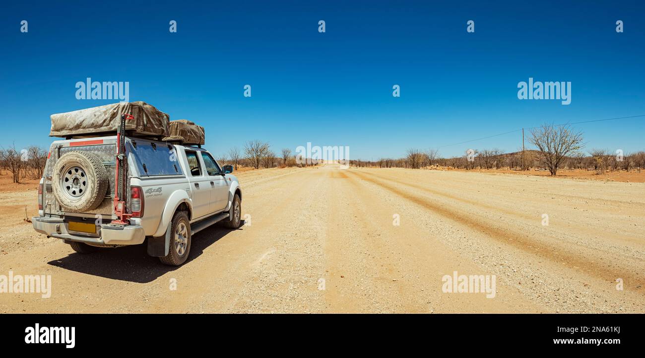 Strada tra Kamanjab e Outjo; regione di Kunene, Namibia Foto Stock