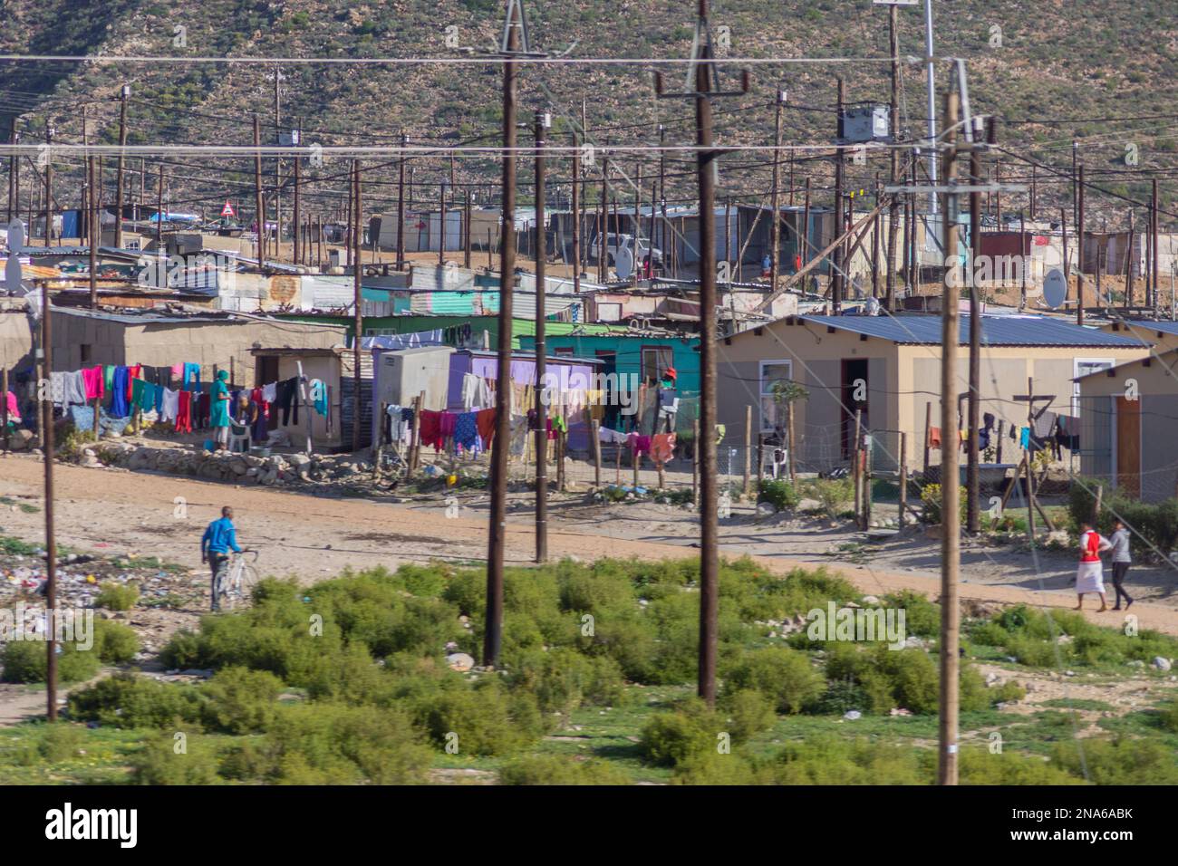 Le proprietà immobiliari pubbliche segregate sono chiamate “Townships” (Townships). Un grado di integrazione razziale abitativo a Città del Capo Sud Africa Foto Stock