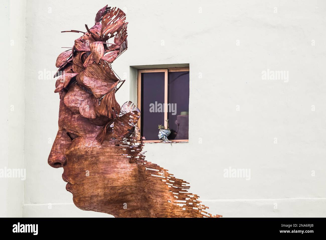 La scultura dell'artista cubano Rafael San Juan è modellata sul ballerino Viengsay Valdes; l'Avana, l'Avana, Cuba Foto Stock