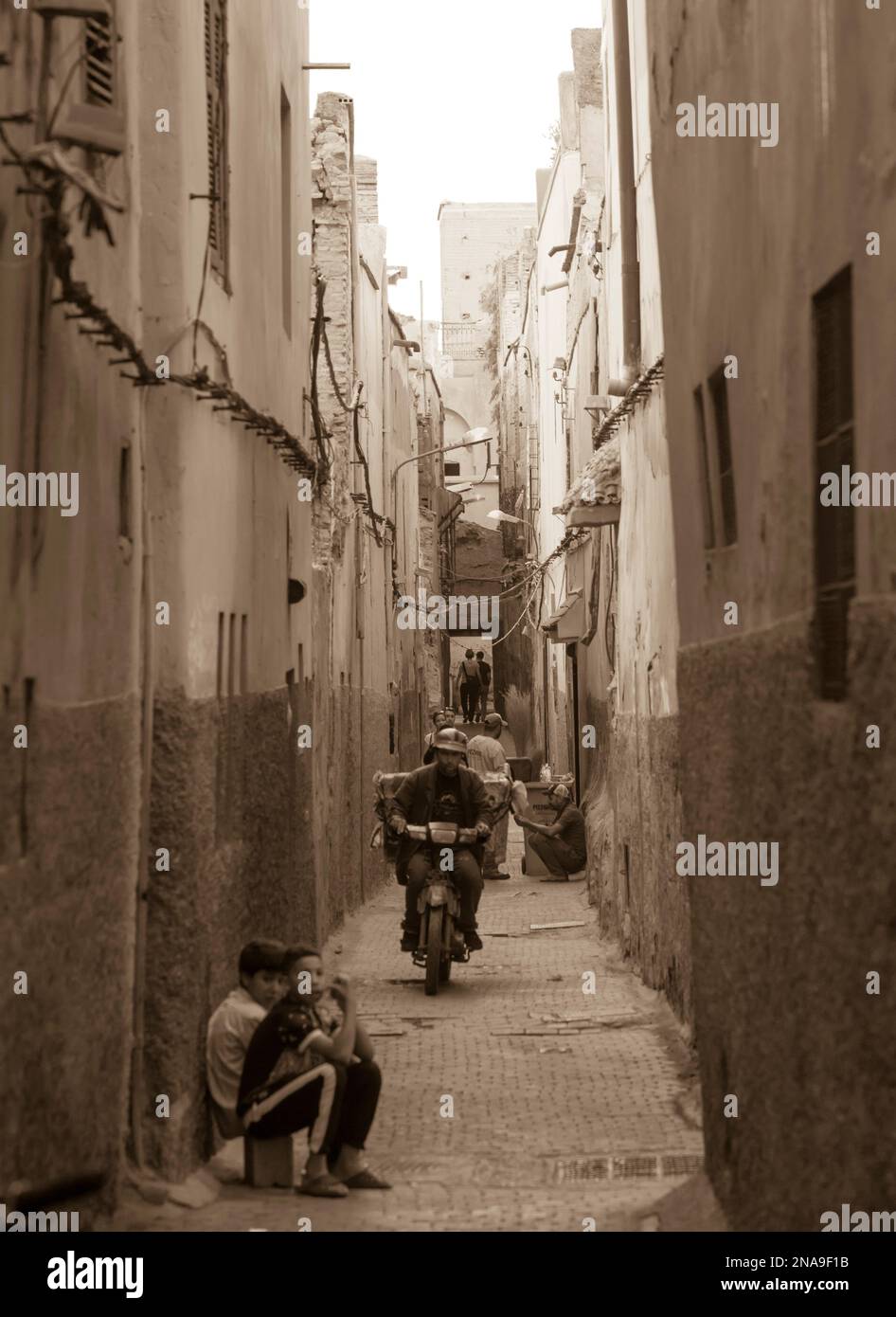 Backstreet vicino a Synagog nello storico quartiere ebraico Mellah di Marrakech, Marocco; Marrakech, Marrakech, Marocco Foto Stock