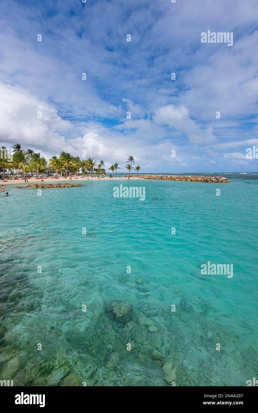 Spiaggia tropicale di Sainte-Anne sull'isola di Grand-Terre, Guadalupa, Indie occidentali francesi; Sainte-Anne, Grand-Terre, Guadalupa, Francia Foto Stock