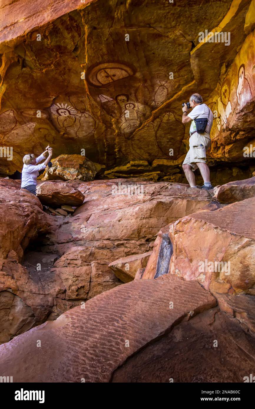 Fotografi, Raft Point, Wandjina Art Site, Aboriginal Rock Art, Kimberley Region, Australia nord-occidentale Foto Stock