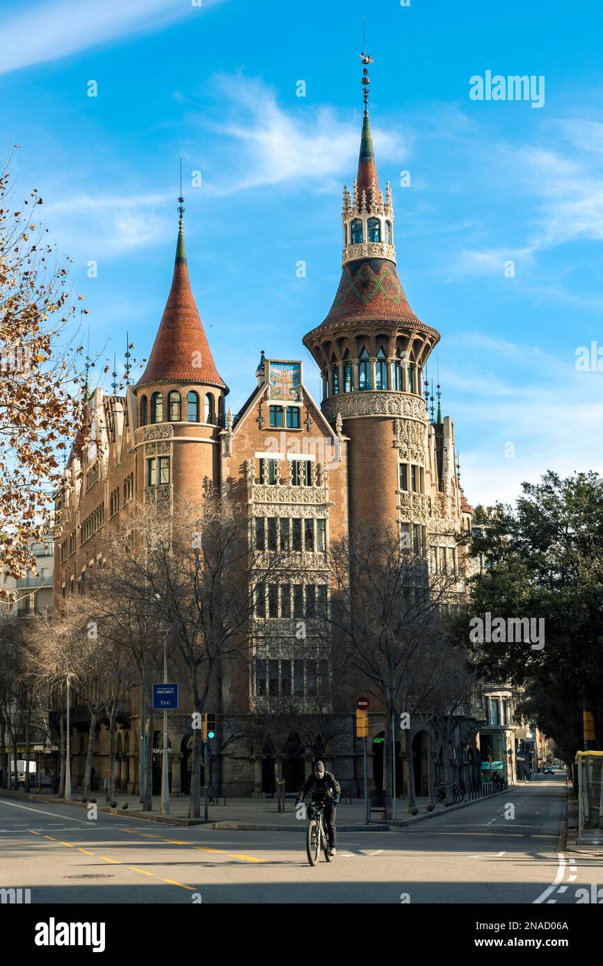 Casa de les Punxes dell'architetto catalano modernista Josep Puig i Cadafalch, Barcellona, Spagna © Dosfotos/Axiom Foto Stock