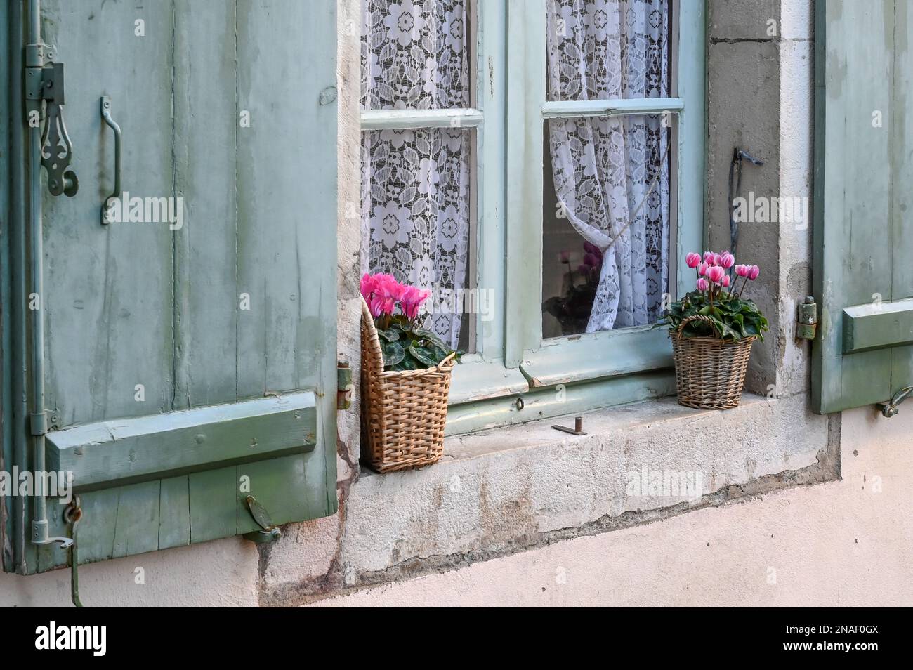 Ancora vita nel centro storico di Salies-de-Béarn Francia Foto Stock