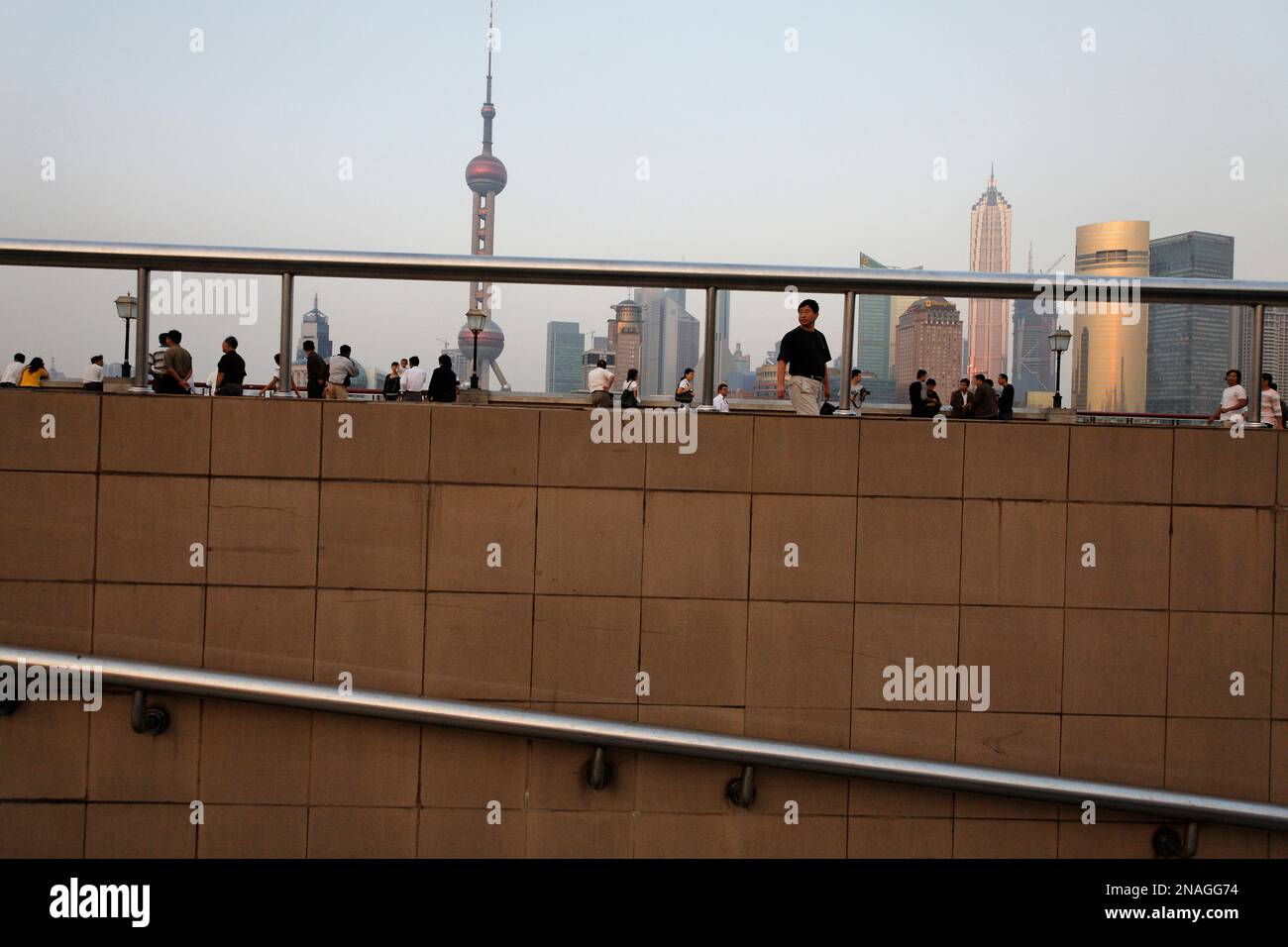 Skyline dell'area di Bund a Shanghai; Shanghai, Cina Foto Stock