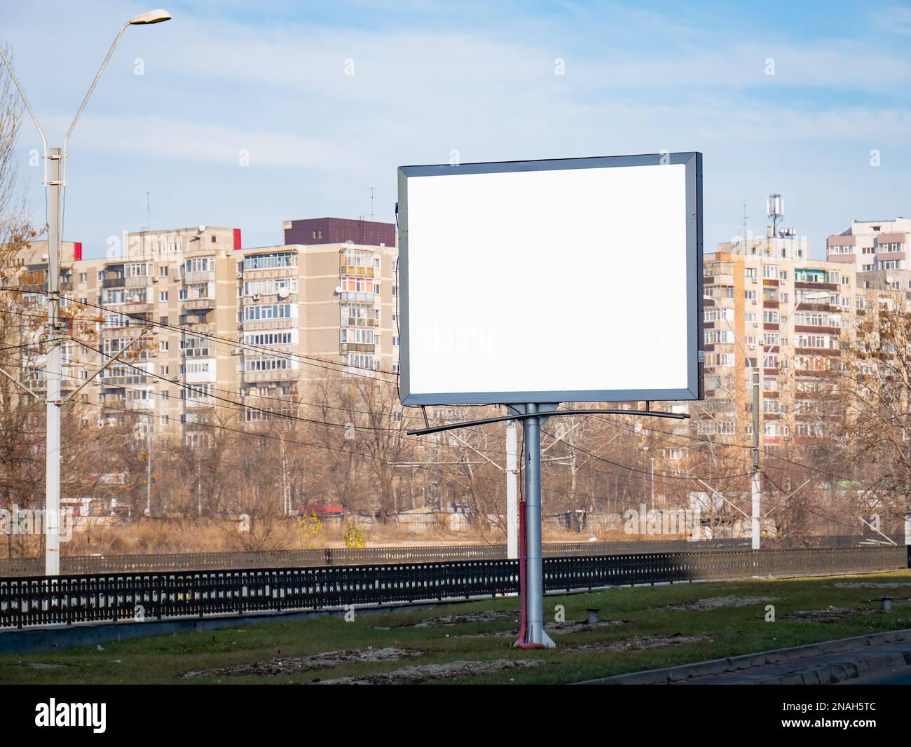Il tabellone per le affissioni di strada si mock up a Bucarest, Romania. Foto Stock