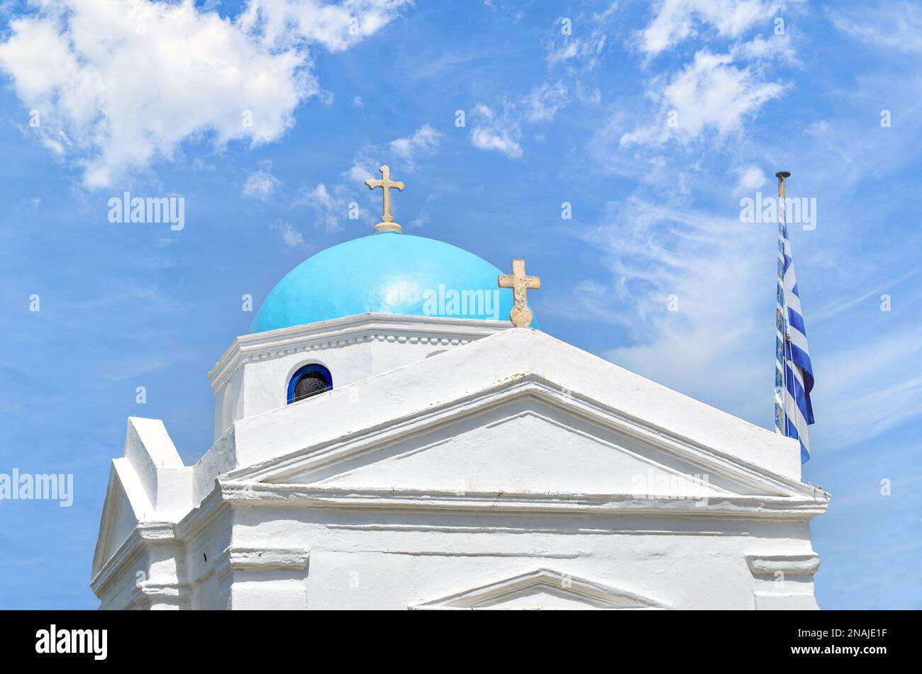 Myconos, vista sulle case bianche con le loro strade acciottolate. Villaggio bagnata dal Mar Egeo meridionale, nelle Cicladi, Grecia Foto Stock