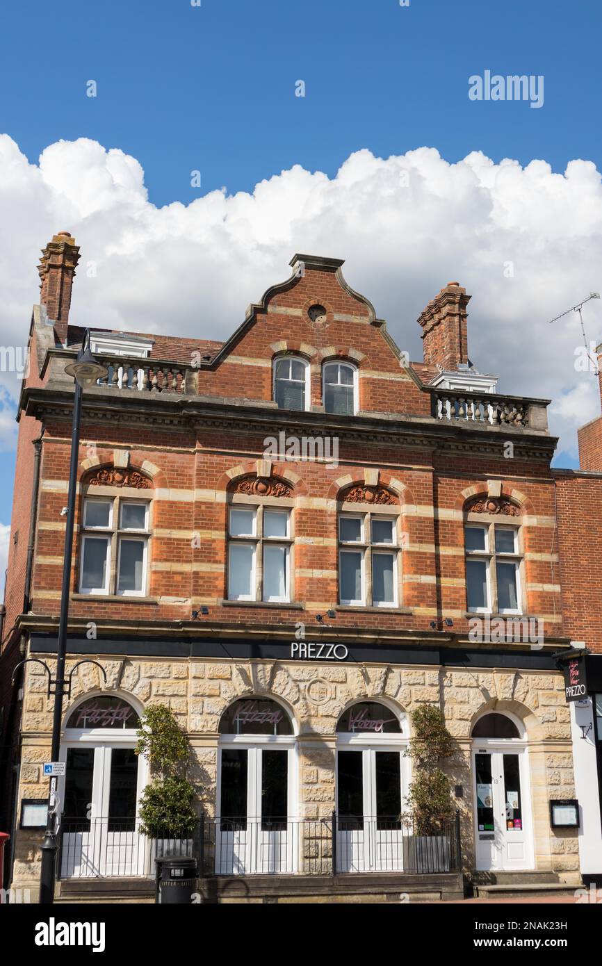 EAST GRINSTEAD, WEST SUSSEX/UK - 3 AGOSTO: Vista di un ristorante in High Street a East Grinstead il 3 agosto 2020 Foto Stock