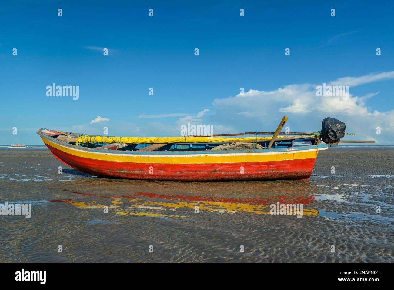 Barche da pesca sulla spiaggia di Jericoacoara, Ceará, Brasile il 19 gennaio 2023. Foto Stock