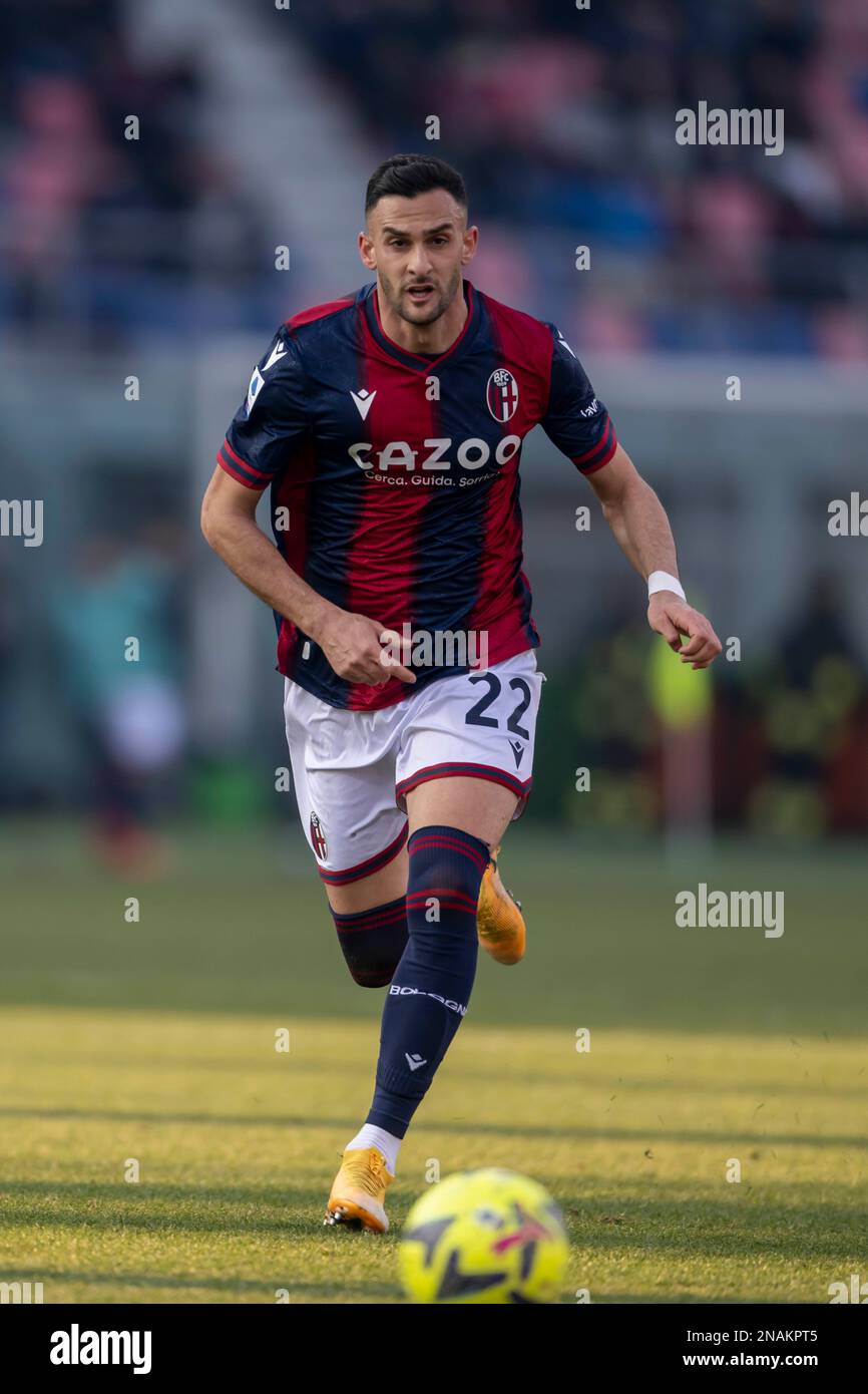 Charalampos Lykogiannis (Bologna) durante la 'Serie A match' italiana tra Bologna 0-1 Monza allo Stadio Renato dall'Ara il 12 febbraio 2023 a Bologna. Credit: Maurizio Borsari/AFLO/Alamy Live News Foto Stock