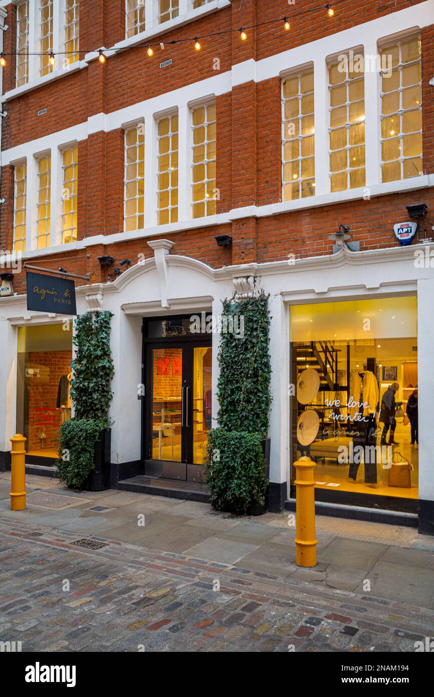 Agnès B London Flagship Store su Floral Street a Covent Garden, Londra. Agnes B è un marchio francese di design che ha aperto il suo primo negozio a Parigi nel 1975. Foto Stock