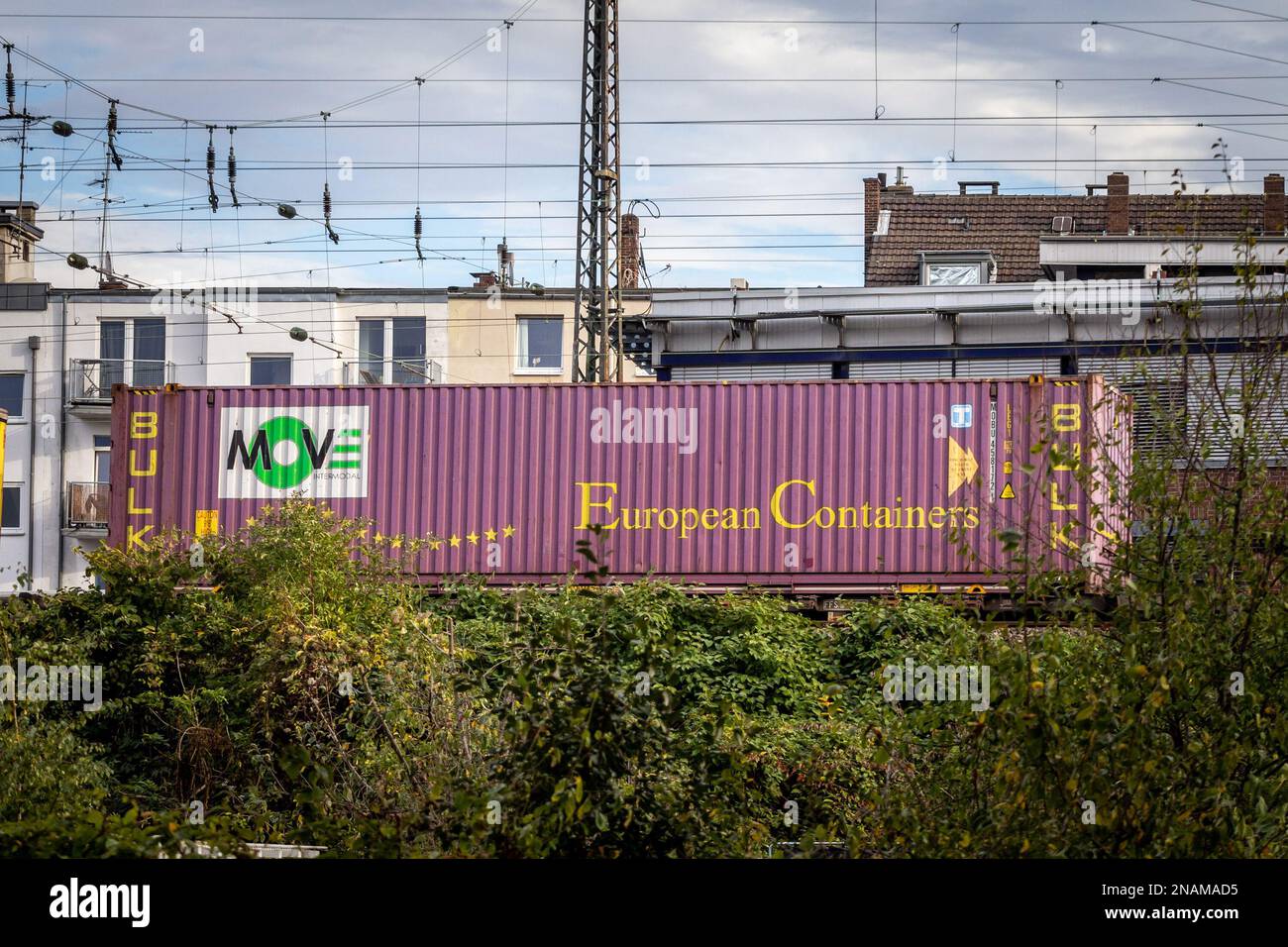 Immagine di un cartello con il logo di Move Intermodal su un container spedito per ferrovia a Colonia, Germania. Move Intermodal è un container che spedisce un Foto Stock