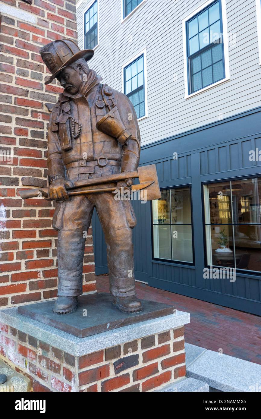 Statua di vigilanza a Portsmouth NH per l'eroismo dei vigili del fuoco Foto Stock