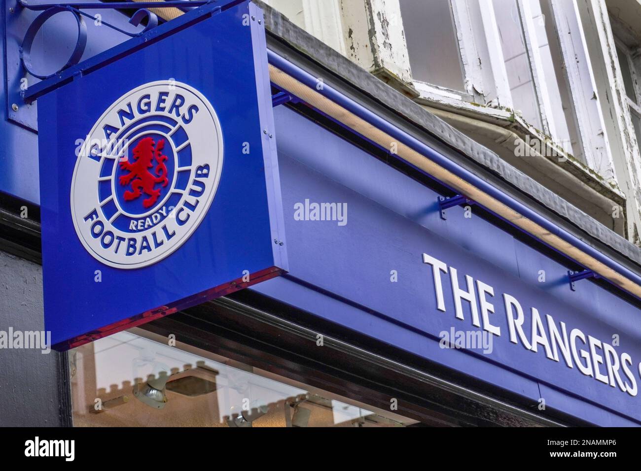Firma del copyright del logo per il Rangers Football Club ufficiale. Cartello esposto all'esterno del negozio ufficiale dello sport, Ayr, Scozia, Regno Unito Foto Stock