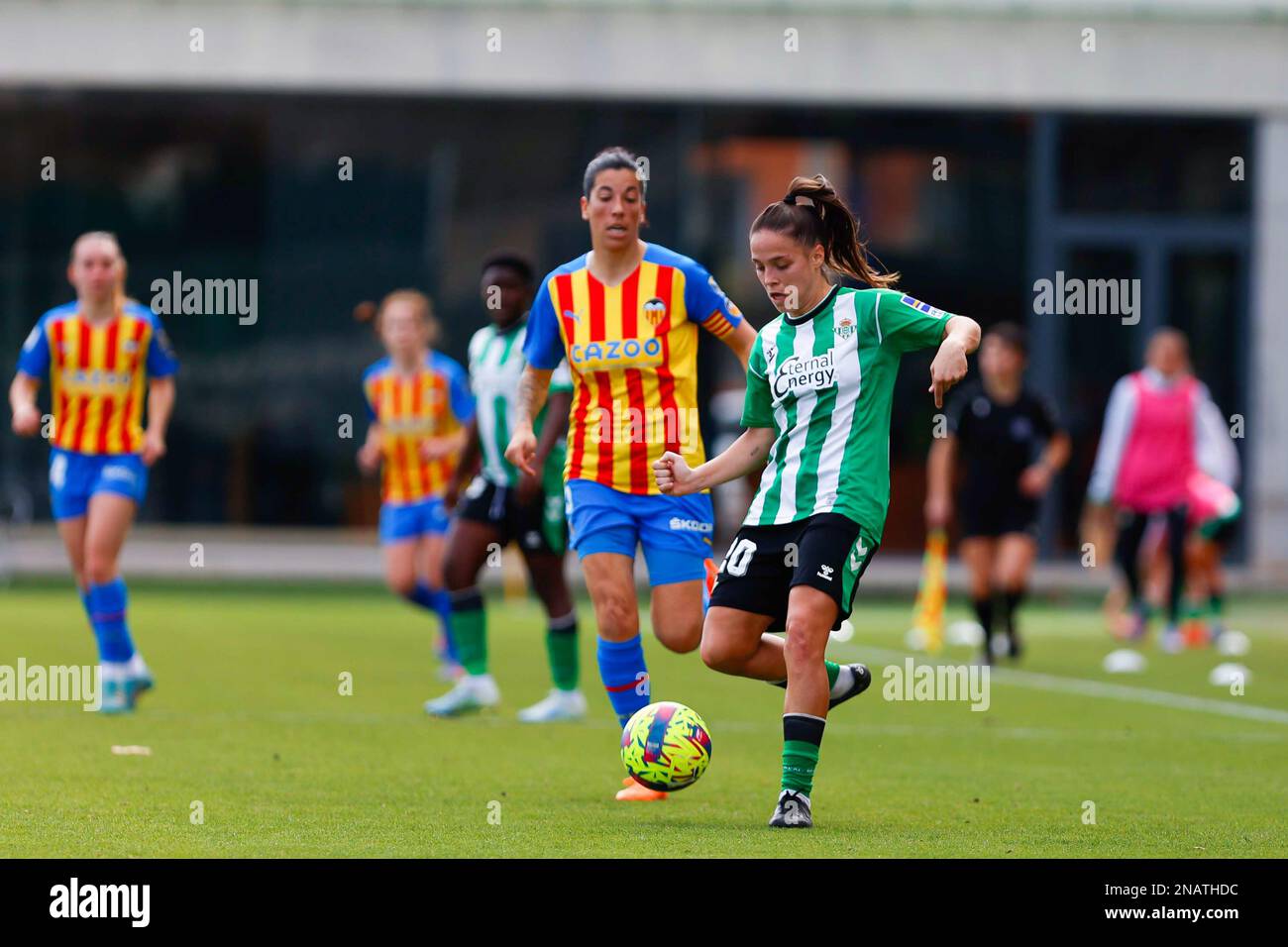 Siviglia 11 de Febbraio del 2023 Nuria (11) giocatore di Real Betis feminas lotta per la palla durante la partita della Lega F tra Real Betis feminas e Valencia CF Femenino a Luis del Sol Sports City (Lorena Martin // SPP) Credit: SPP Sport Press Photo. /Alamy Live News Foto Stock