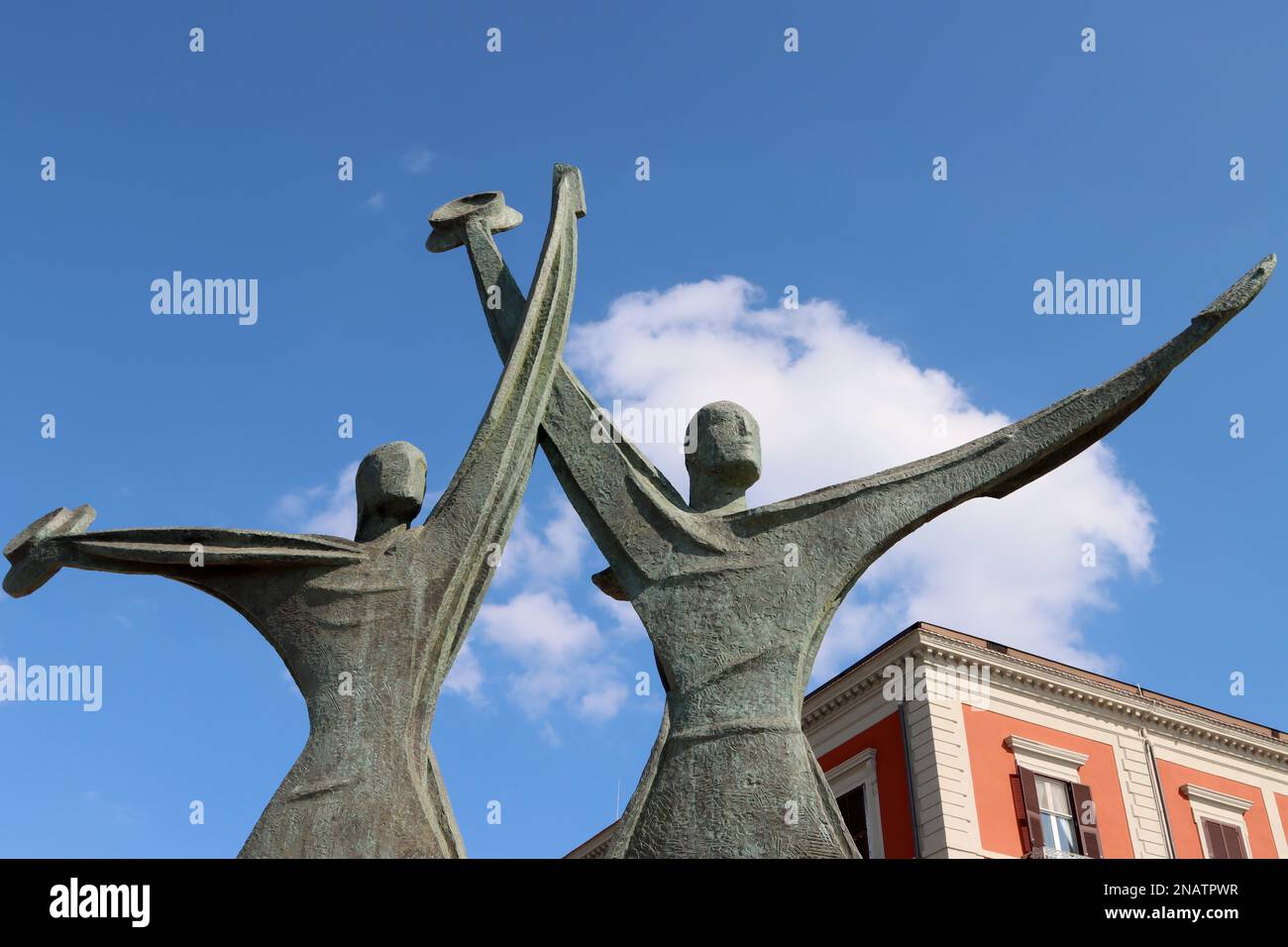 Monumento al velista di Taranto. Dedicato ai marinai della Marina militare Italiana. La scultura è alta circa sette metri. Puglia, Italia Foto Stock