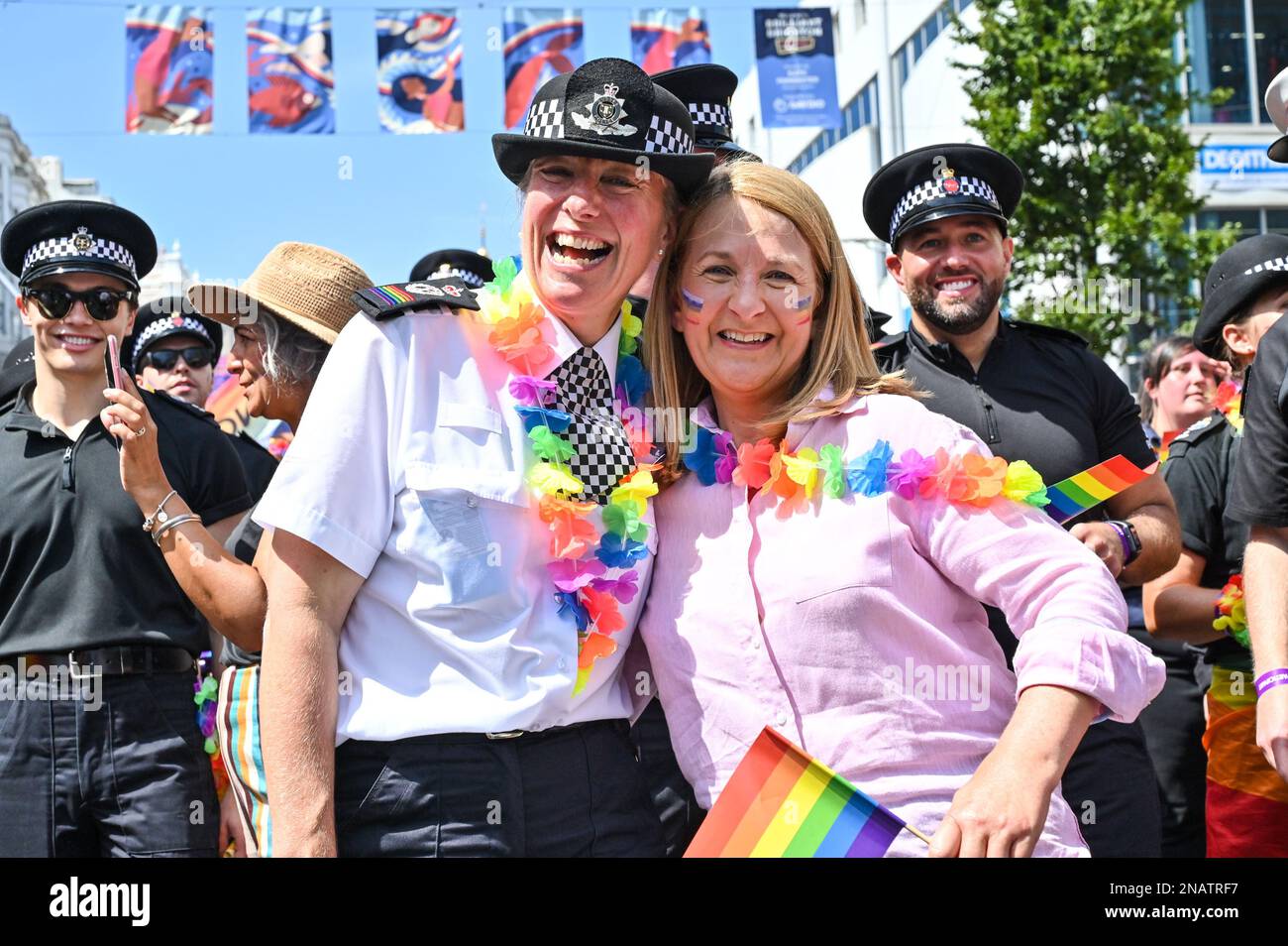 Brighton City, Brighton, East Sussex, UK il 06 2022 agosto i partecipanti e gli spettatori durante il Brighton Pride a Brighton City, Brighton, East Susse Foto Stock