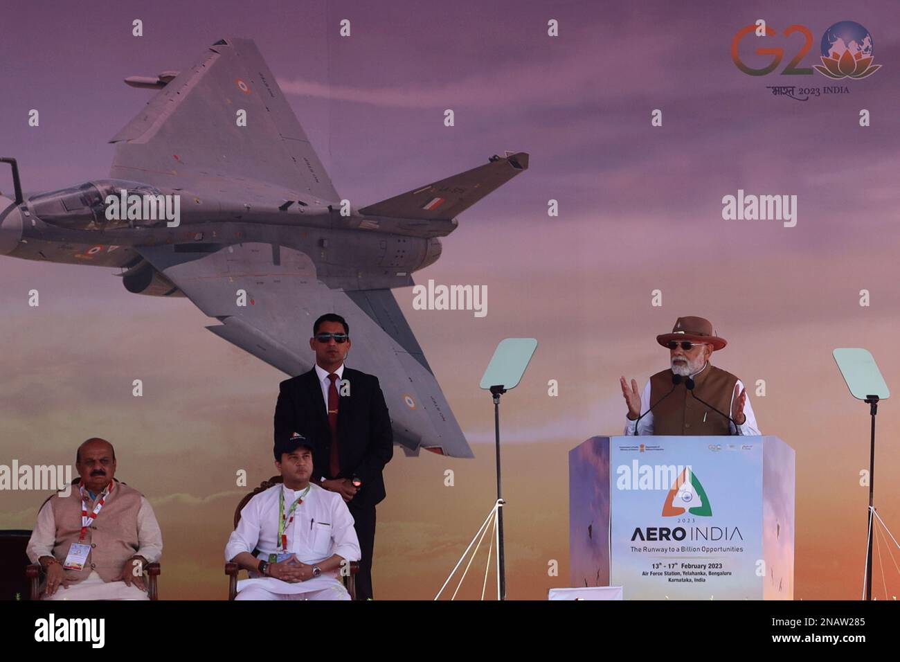 Bengaluru, Karnataka, India. 13th Feb, 2023. Il primo ministro indiano Narendra modi parla durante la cerimonia di inaugurazione dell'Aero India 2023 presso la stazione dell'aeronautica di Yelahanka a Bengaluru, India. La stazione dell'aeronautica di Yelahanka ospita Aero India-2023. theÂ evento dovrebbe mettere in evidenza i progressi compiuti dall'India nel campo delle competenze nel settore aerospaziale e della difesa. (Credit Image: © Sri Loganathan/ZUMA Press Wire) SOLO PER USO EDITORIALE! Non per USO commerciale! Foto Stock