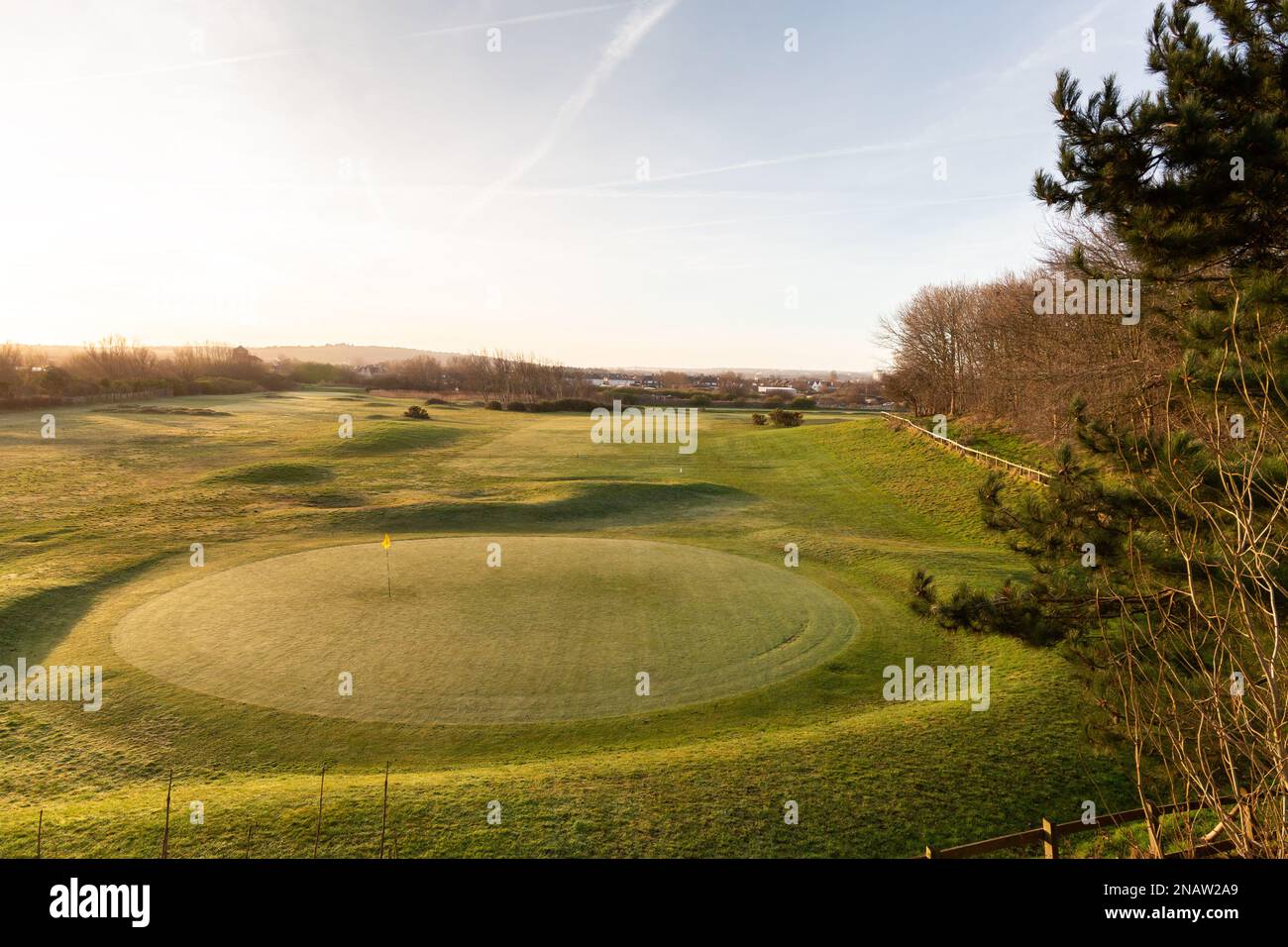 Wallasey, Regno Unito: Il verde per la 7th buche al Leasowe Golf Club, un campo di collegamento sulla costa settentrionale di Wirral. Foto Stock