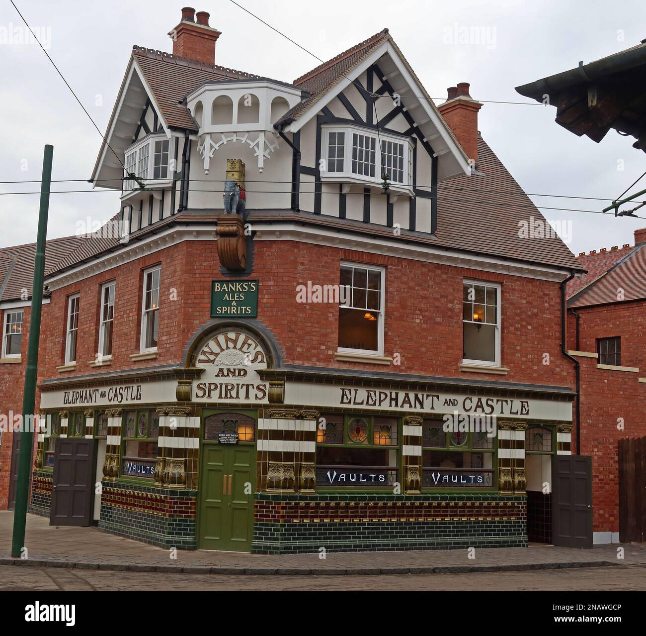 The Elephant and Castle tiled pub volte, angolo di Stafford Street & Cannock Road, Wolverhampton, West Midlands, Inghilterra, Regno Unito Foto Stock