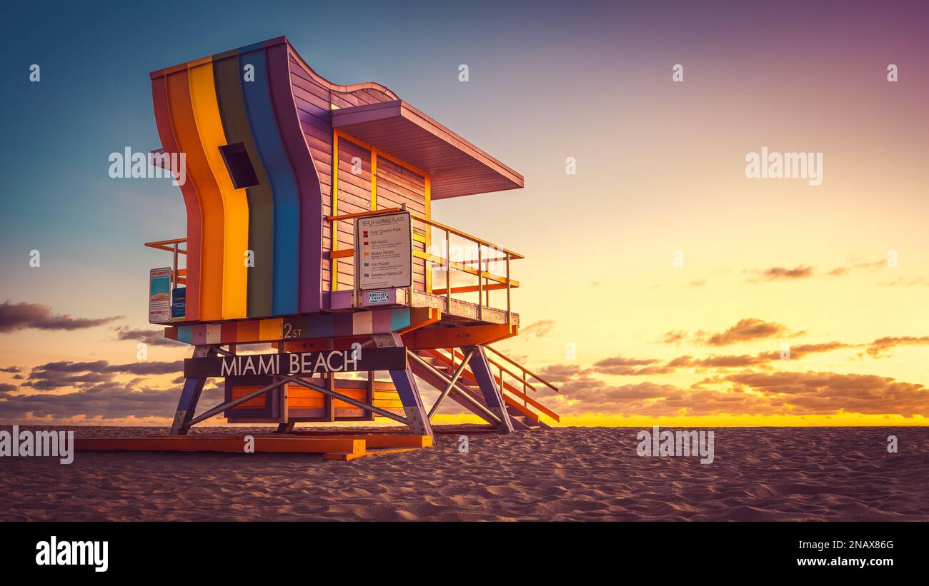 bagnino torre durante l'alba a miami beach Foto Stock