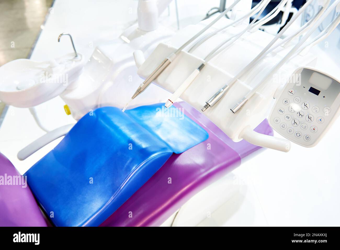 Sedia e strumenti sul posto di lavoro stomatologia Foto Stock