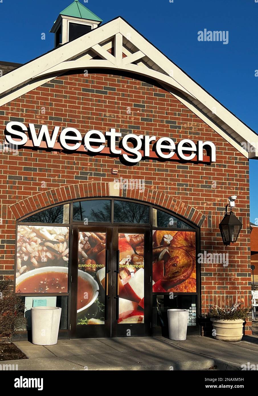 Una nuova sede Sweetgreen si apre a Northbrook, Illinois. Lo Sweetgreen e' una catena di ristoranti americana veloce e informale che serve insalate. Foto Stock