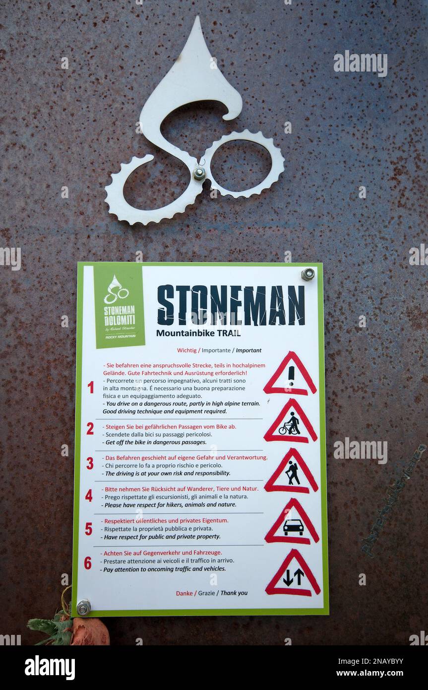 Cartello per mountain bike Stoneman, Val Pusteria, Trentino-Alto Adige, Italia Foto Stock