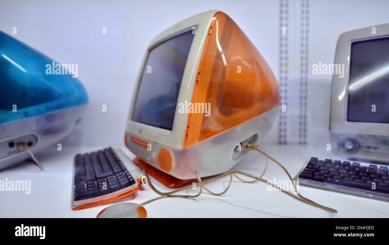 Varsavia, Polonia. 10 febbraio 2023. All'interno del Museo Apple. Computer iMac. Foto Stock