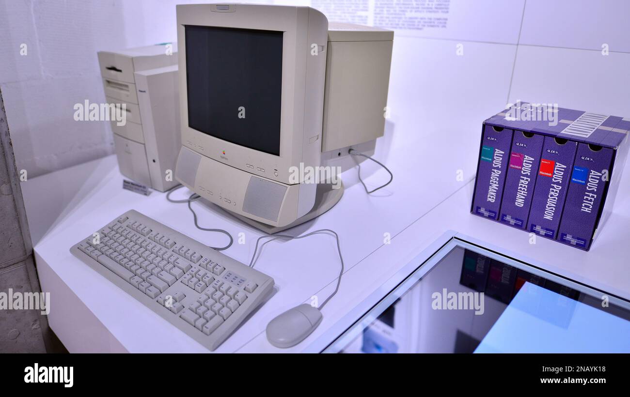 Varsavia, Polonia. 10 febbraio 2023. All'interno del Museo Apple. Computer Apple Macintosh. Foto Stock