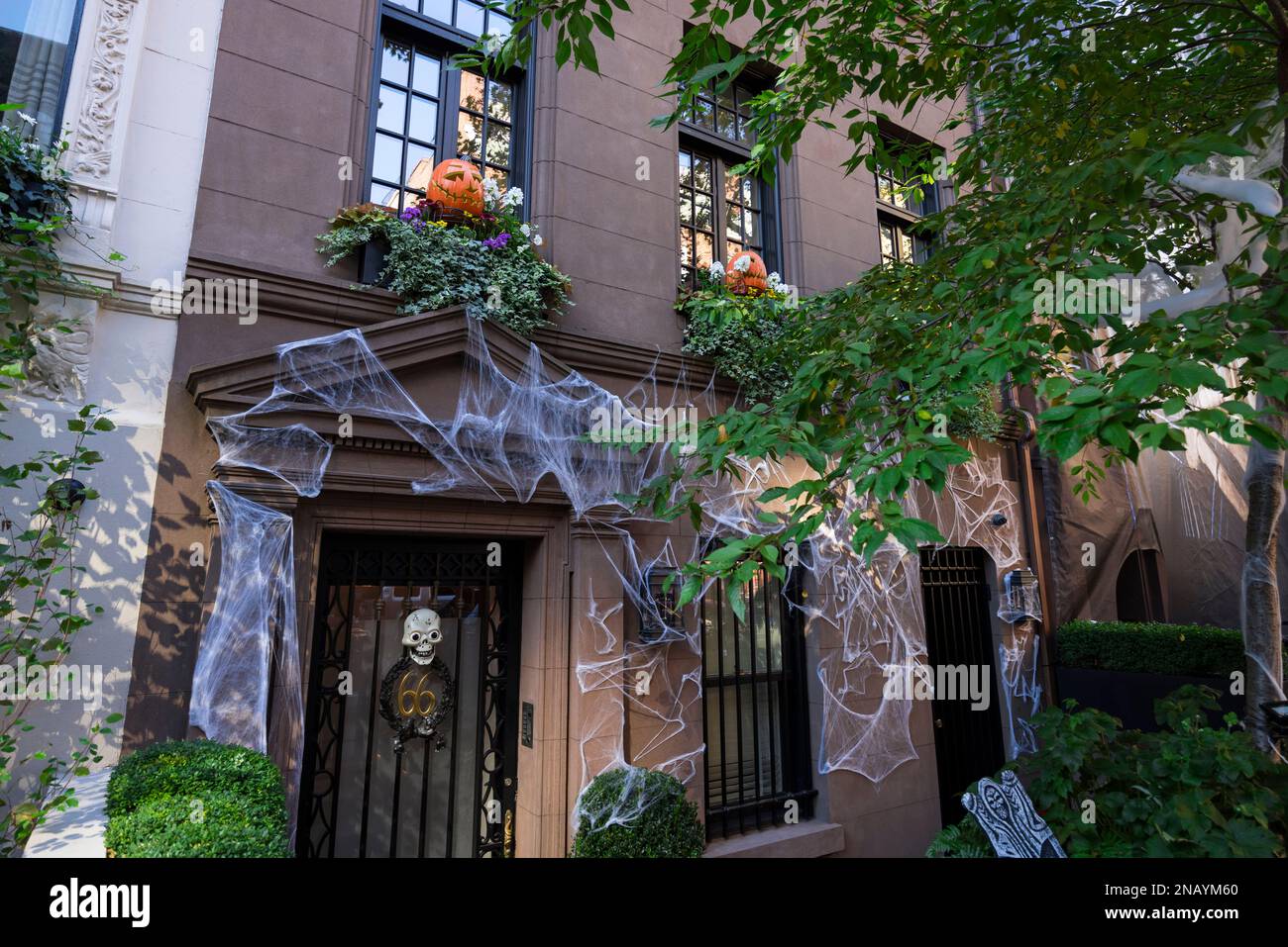 Le zucche di Halloween sono esposte per la vendita in Upper East Manhattan 2022 Foto Stock