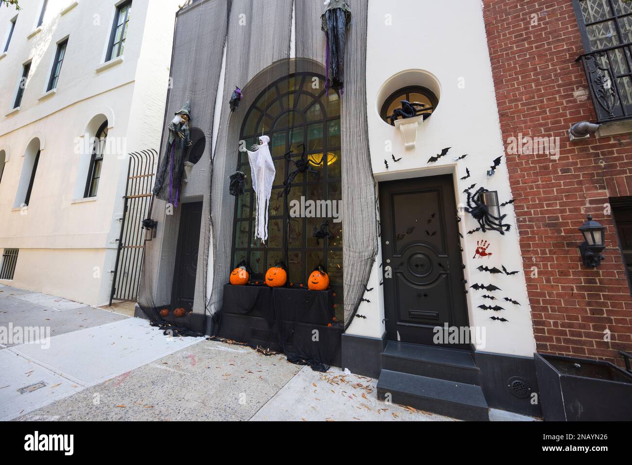 Le zucche di Halloween sono esposte per la vendita in Upper East Manhattan 2022 Foto Stock