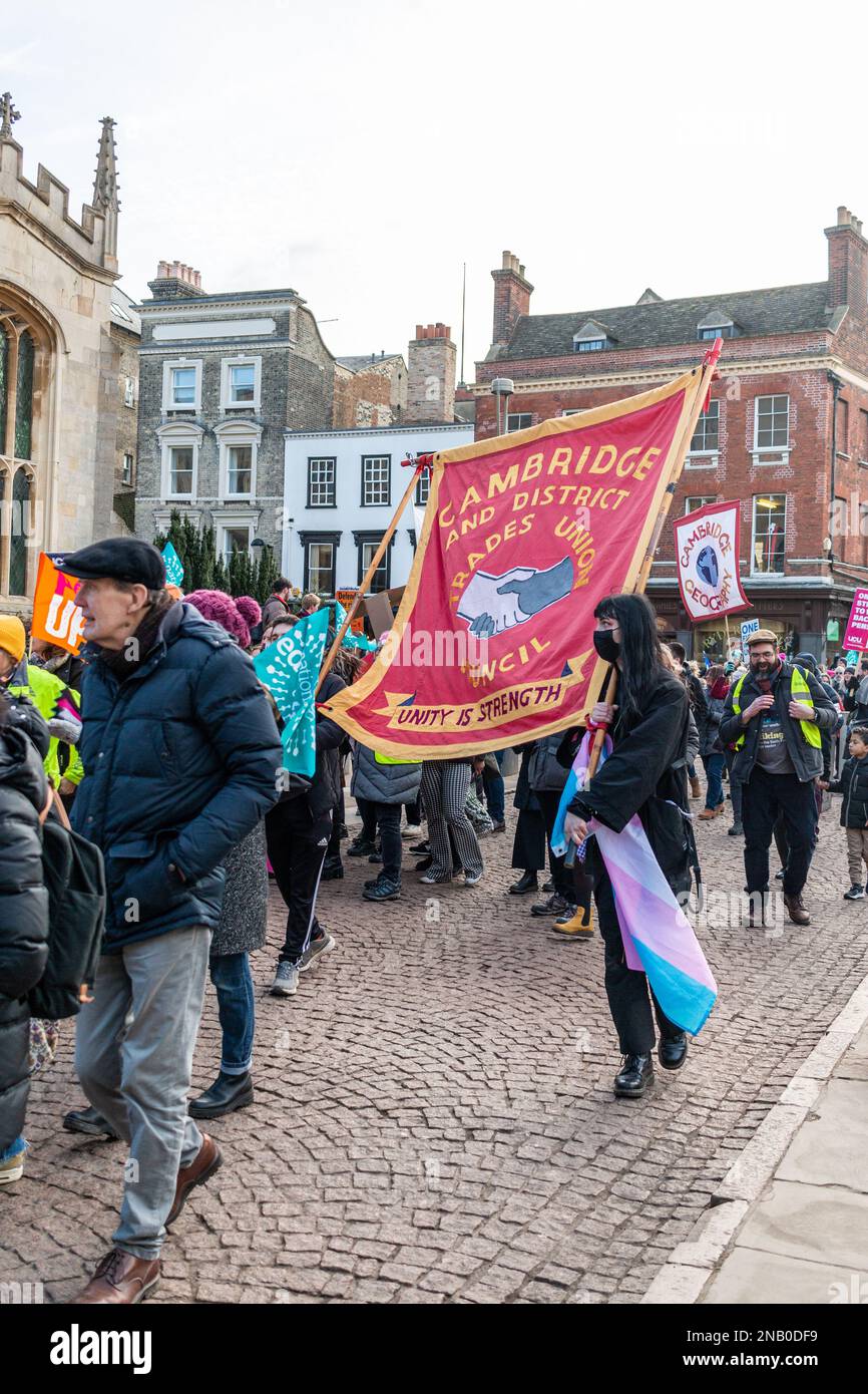Una marcia di protesta a Cambridge, Regno Unito, a sostegno dello sciopero della National Education Union del 1st febbraio 2023. Foto Stock