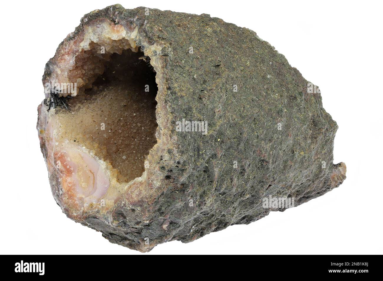 Quartz geode dal Marocco isolato su sfondo bianco Foto Stock