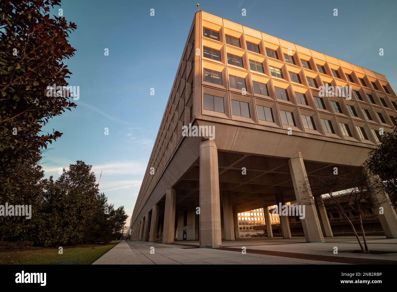 L'ora d'oro al James V. Forrestal Building, la sede del Dipartimento dell'energia degli Stati Uniti, nel centro di Washington, DC al tramonto. Foto Stock