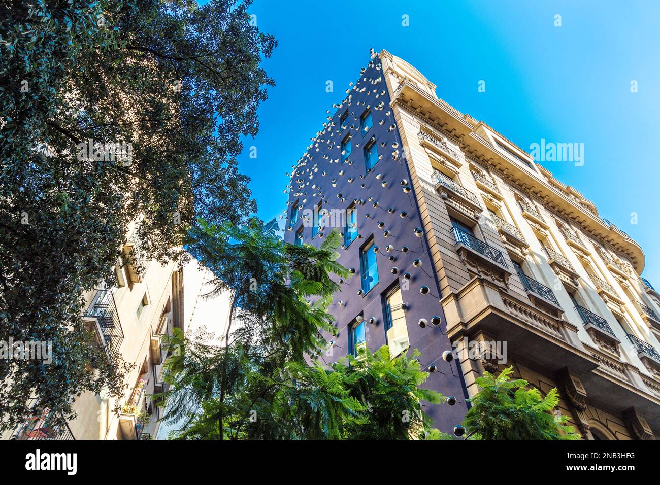Gli occhi sulla facciata dell'hotel Ohla dell'artista Frederic Amat, Barcellona, Catalogna, Spagna Foto Stock